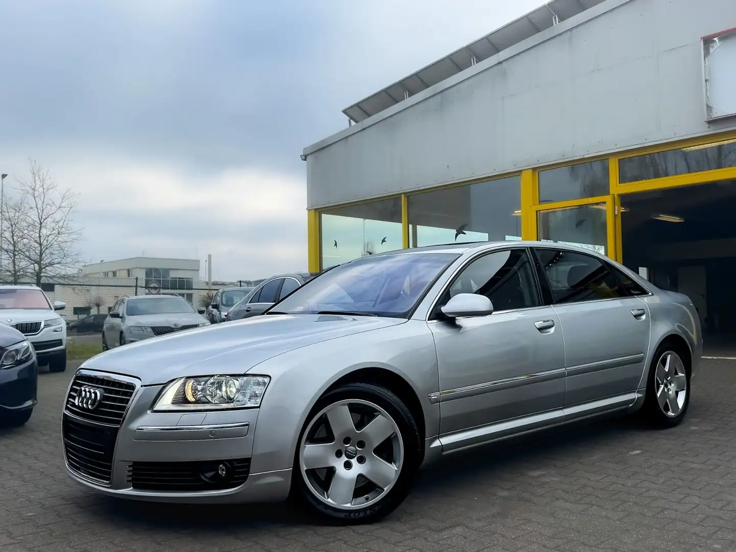 Audi A8 L 4.2 quattro/ACC/LUFT/PANO/AHK/BOSE/LHZ Silber - 2