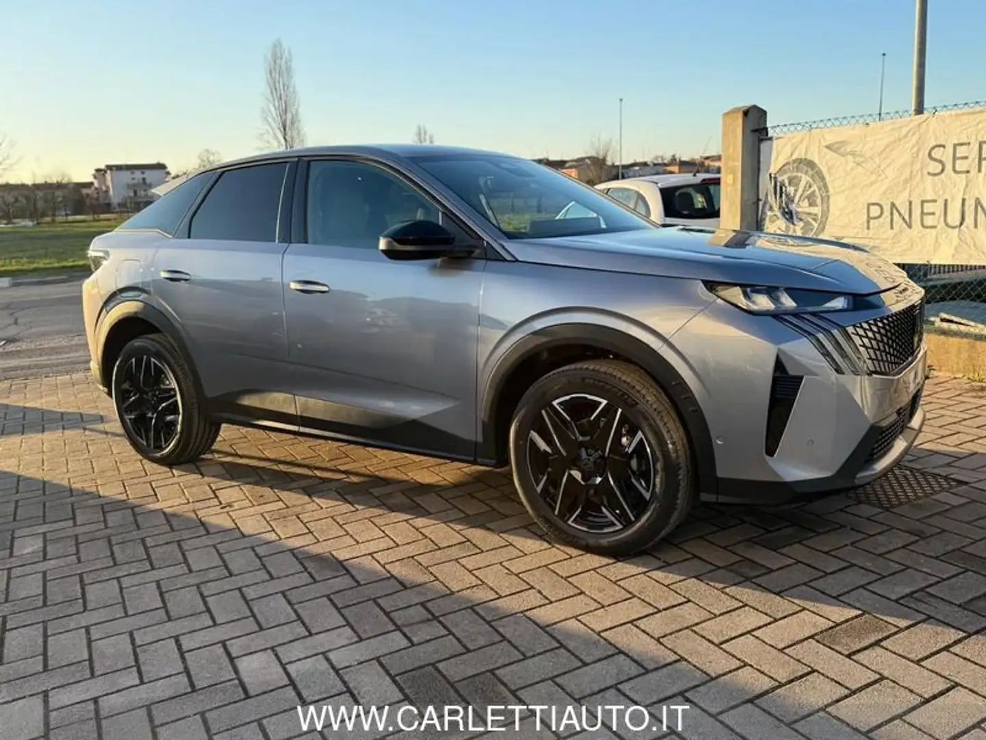 Peugeot 3008 Hybrid 136 e-DCS6 Allure Grigio - 1