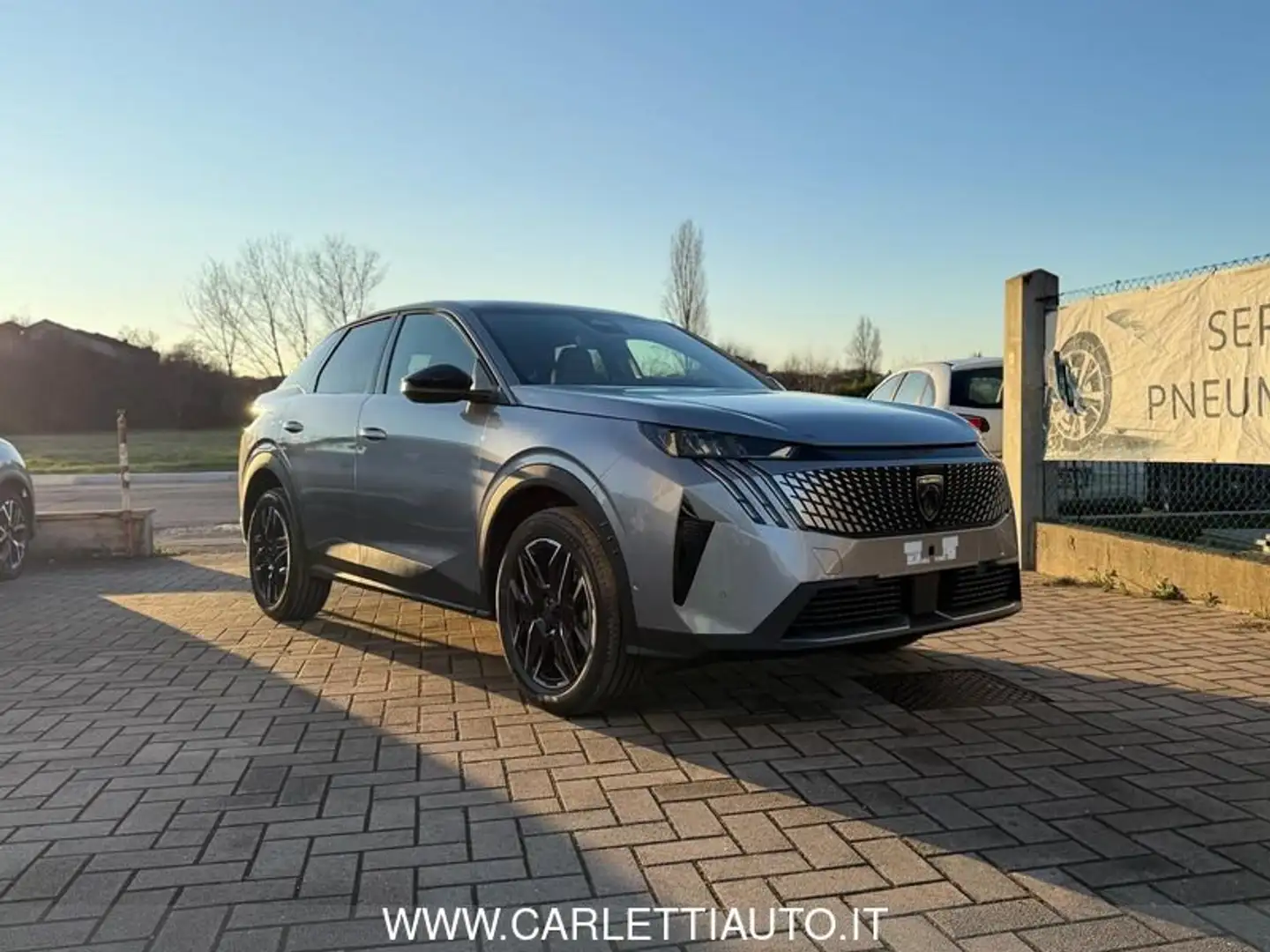 Peugeot 3008 Hybrid 136 e-DCS6 Allure Grigio - 2