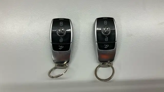 Mercedes-Benz 300 view 13