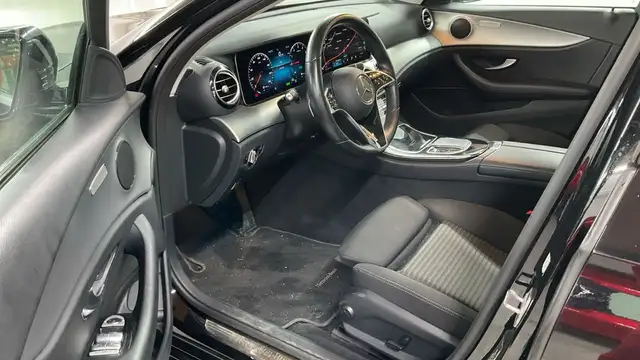 Mercedes-Benz 300 view 8