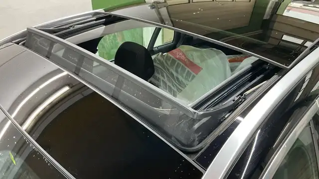 Mercedes-Benz 300 view 7