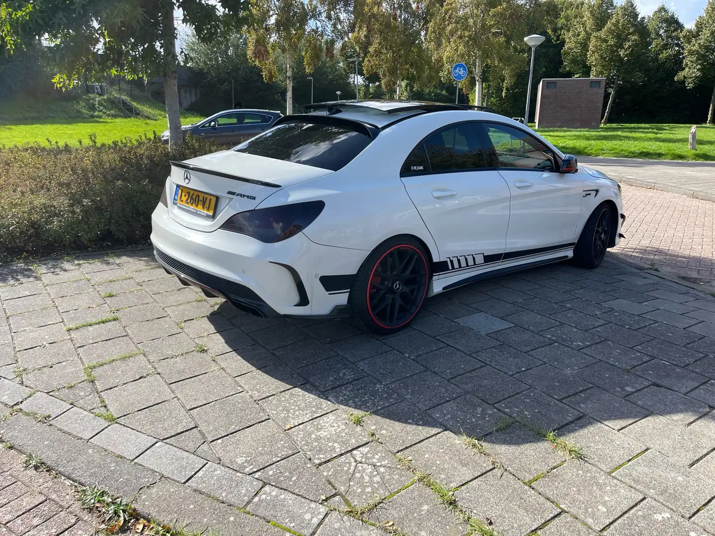 Mercedes-Benz CLA 45 AMG 4MATIC Edition 1 Wit - 2