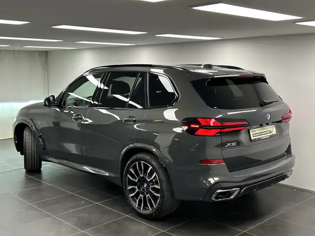 BMW X5 view 3