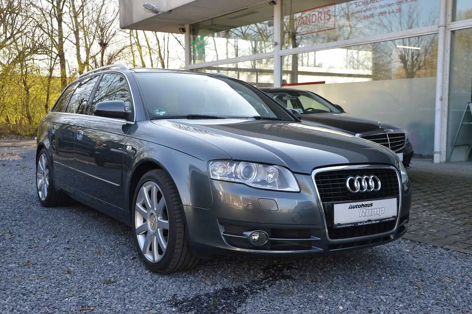 Audi A4 Avant 2.0 T FSI Grau - 1