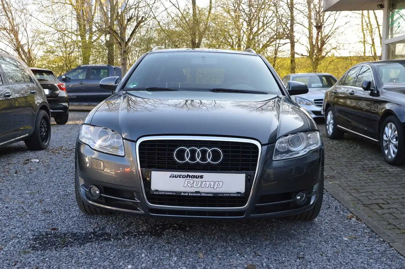 Audi A4 Avant 2.0 T FSI Grau - 2