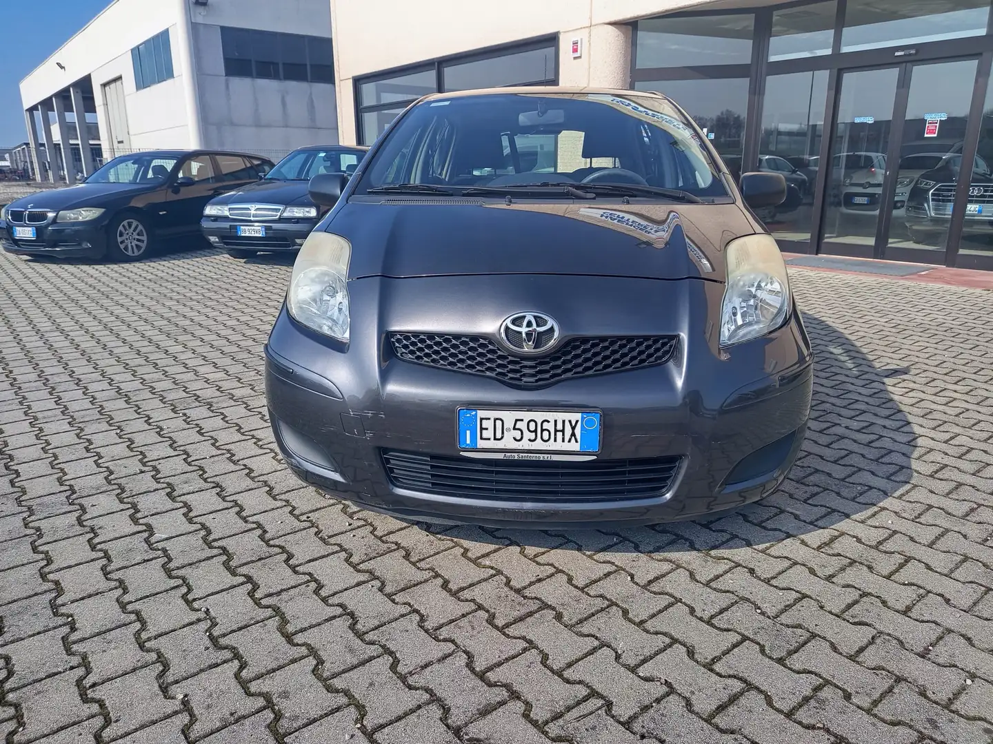 Toyota Yaris Yaris II 2005 5p 1.0 Now Gpl Grau - 2