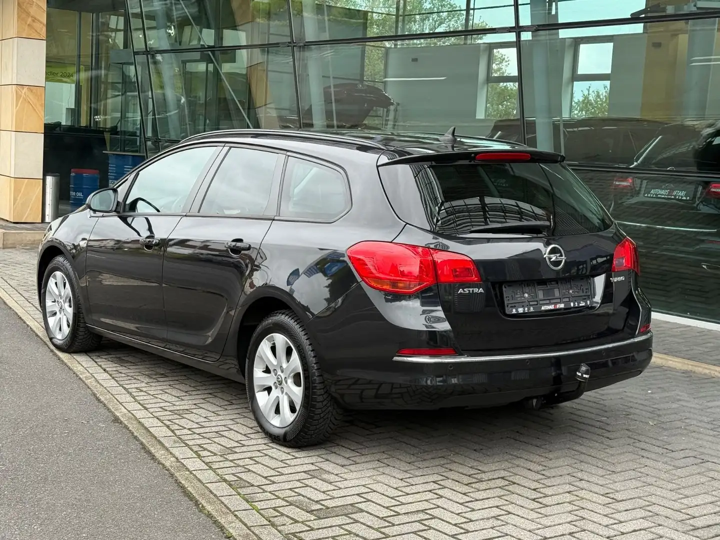 Opel Astra J 1.4 Turbo Sports Tourer Style Kamera AHK Schwarz - 2