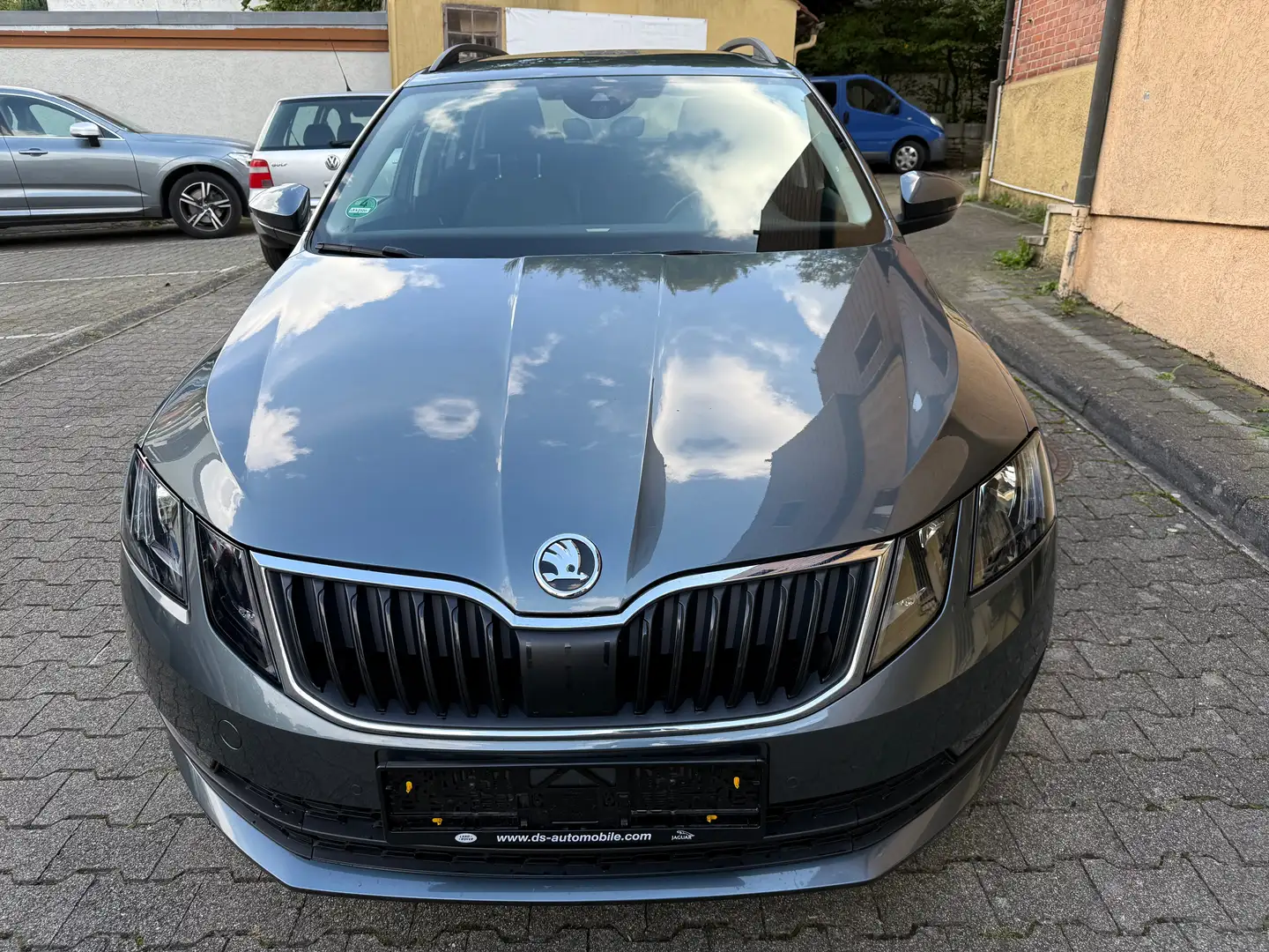 Skoda Octavia Soleil KLIMAAUTOMATIK/ STANDHEIZUNG/R.KAMERA Gris - 2