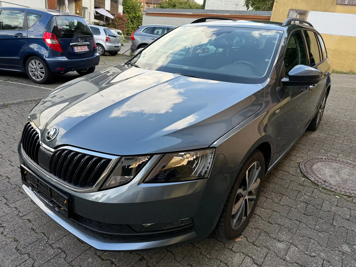 Skoda Octavia Soleil KLIMAAUTOMATIK/ STANDHEIZUNG/R.KAMERA Gris - 1