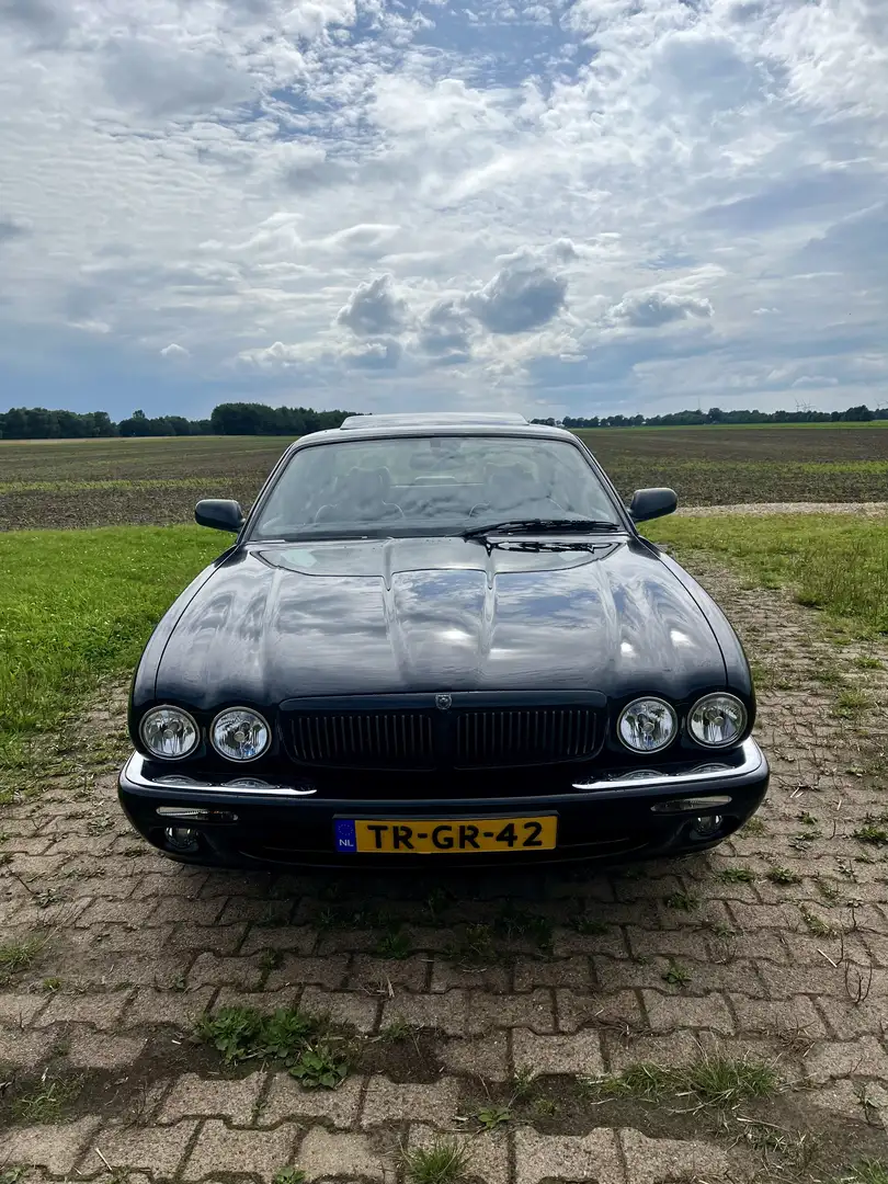Jaguar XJ8 Jaguar XJ8 3.2 V8 X308, Automaat, Zwart recent APK - 2