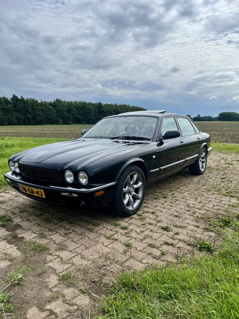Jaguar XJ8 Jaguar XJ8 3.2 V8 X308, Automaat, Zwart recent APK - 1