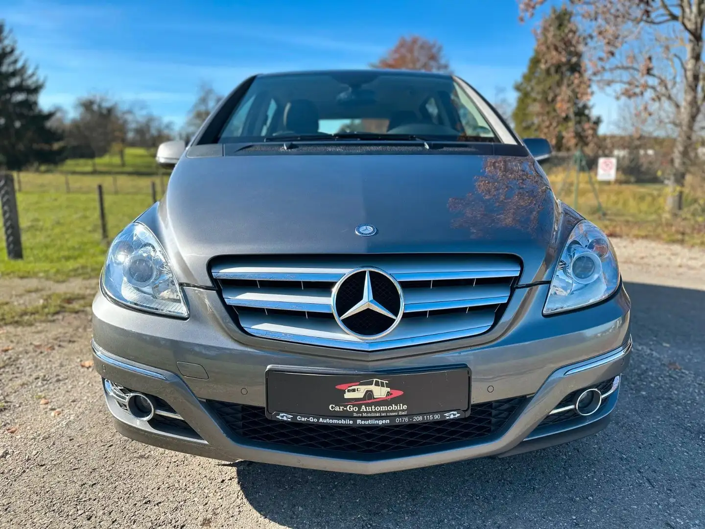 Mercedes-Benz B 180 *Automatik*Navi*PDC*SHZ*Temp*Allwetter*TOP* Gris - 1