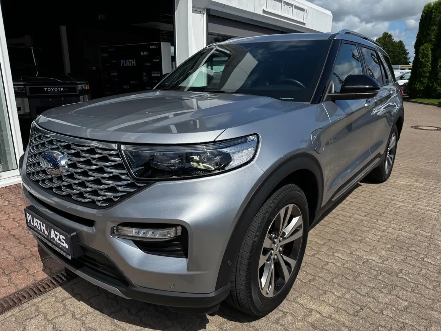 Ford Explorer Platinum Plug-in-Hybrid 4x4 Automatik Silber - 1
