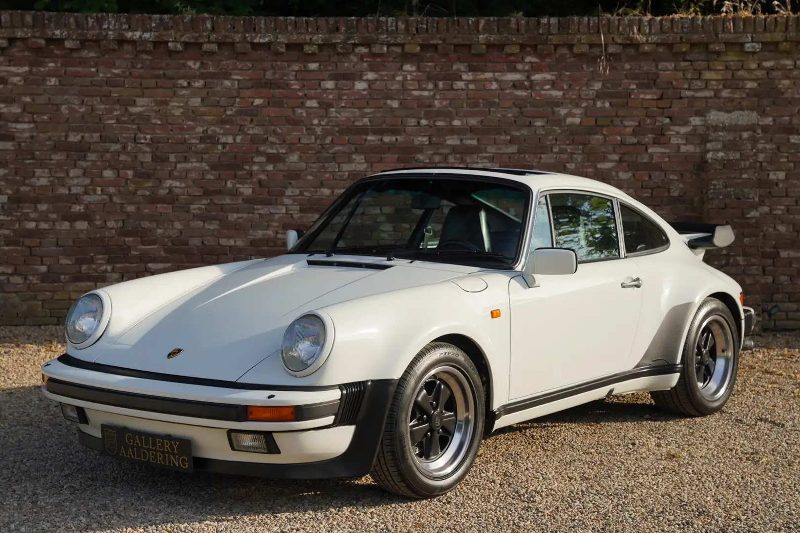 Porsche 930 930 3.3 Turbo "Grandprixweiss" Low kilometers "73. Blanco - 1