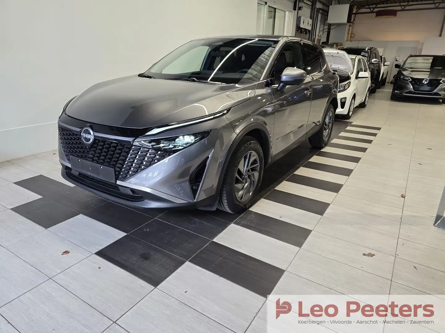 Nissan Qashqai Mild-Hybrid 140pk //Acenta+Connect Pack//Getinte Ruiten Grau - 1
