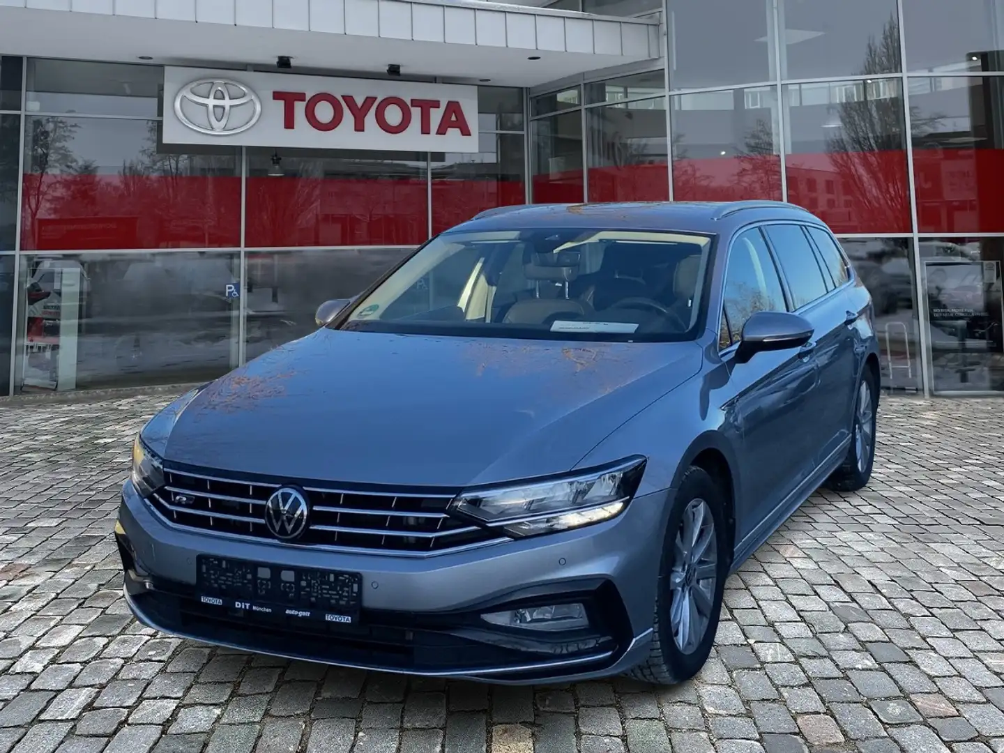 Volkswagen Passat Variant 2.0 TDI BMT Elegance FLA SpurH Plateado - 1