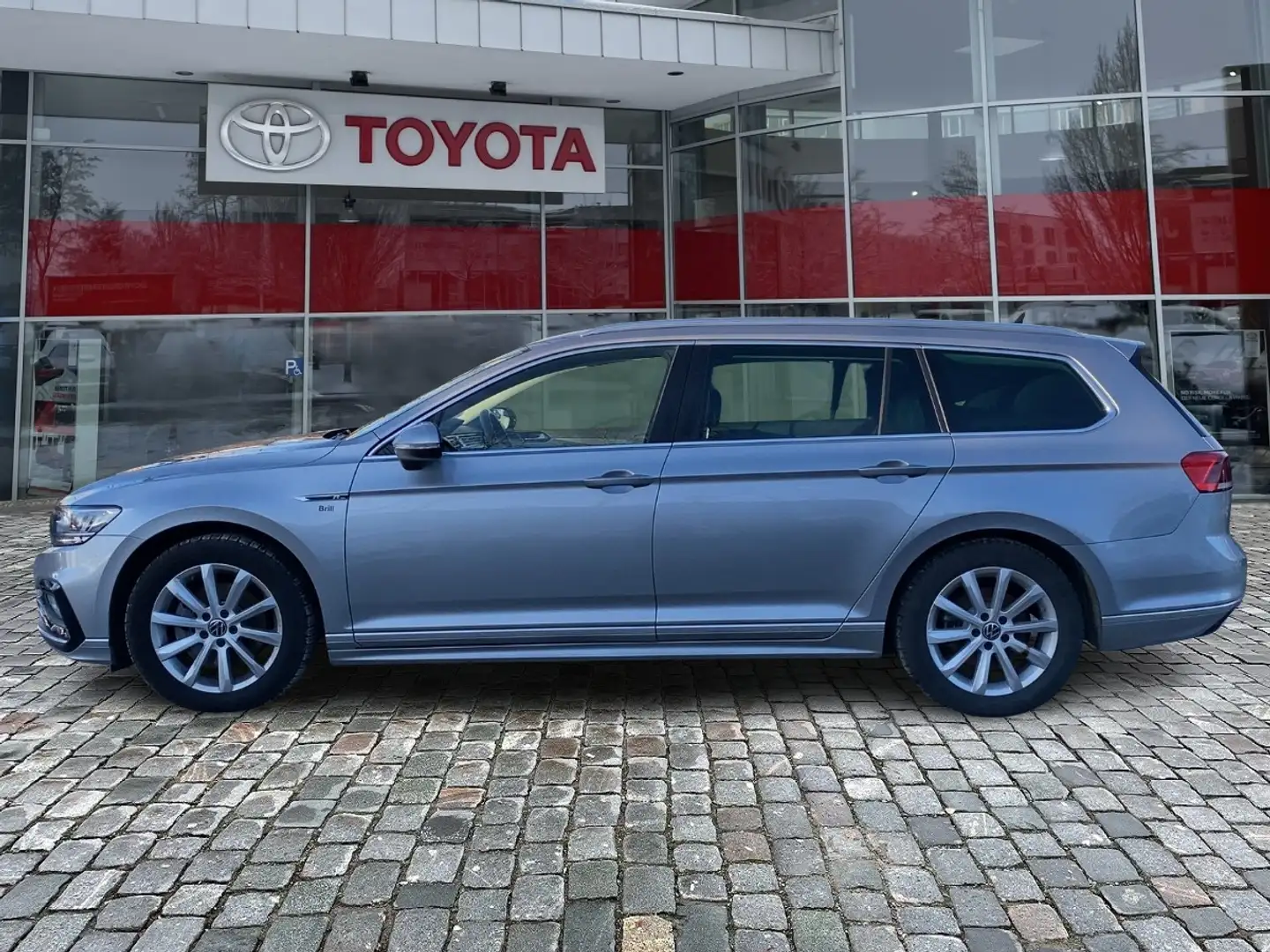 Volkswagen Passat Variant 2.0 TDI BMT Elegance FLA SpurH Plateado - 2