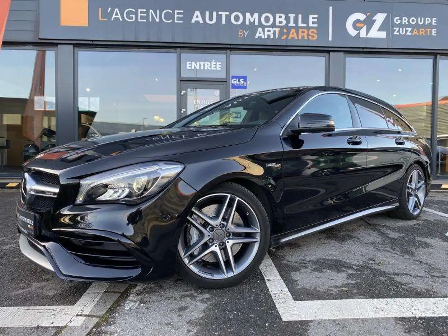Mercedes-Benz CLA 45 AMG . Schwarz - 2