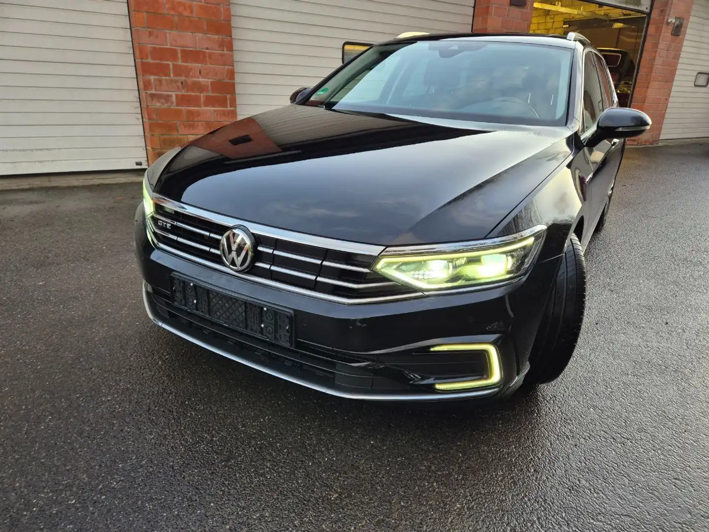 Volkswagen Passat Variant GTE 1.4 eHybrid PHEV, DSG, Panorama, Massage Zwart - 2