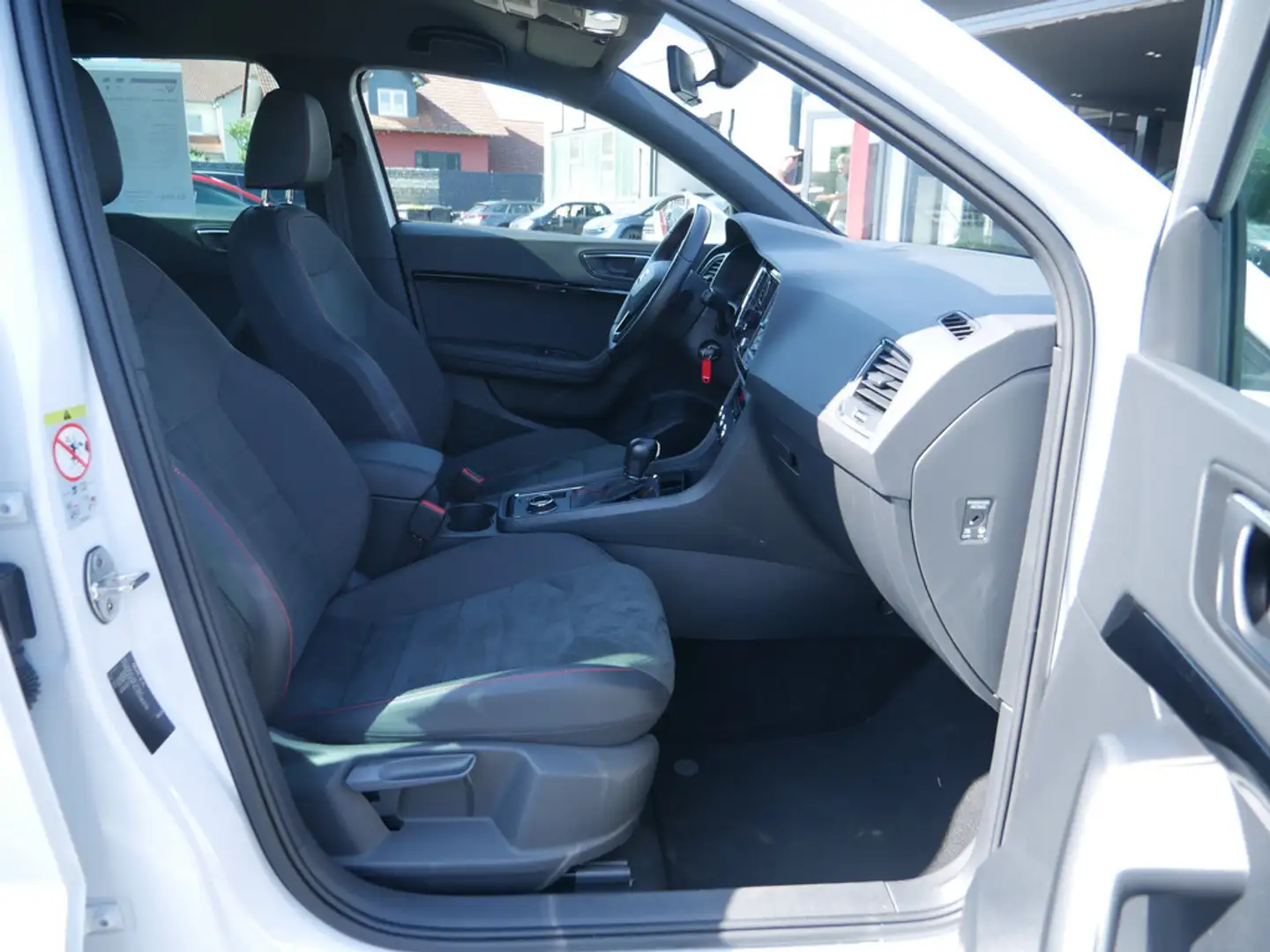 SEAT Ateca 2.0 TSI FR 4Drive PDC SHZ KAMERA LED Wit - 2