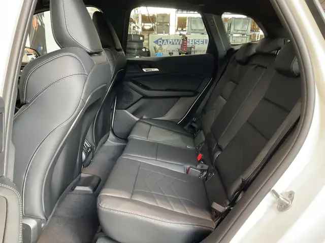BMW 2 Series view 9