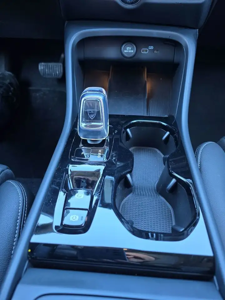 Volvo XC40 снимка Volvo XC40
