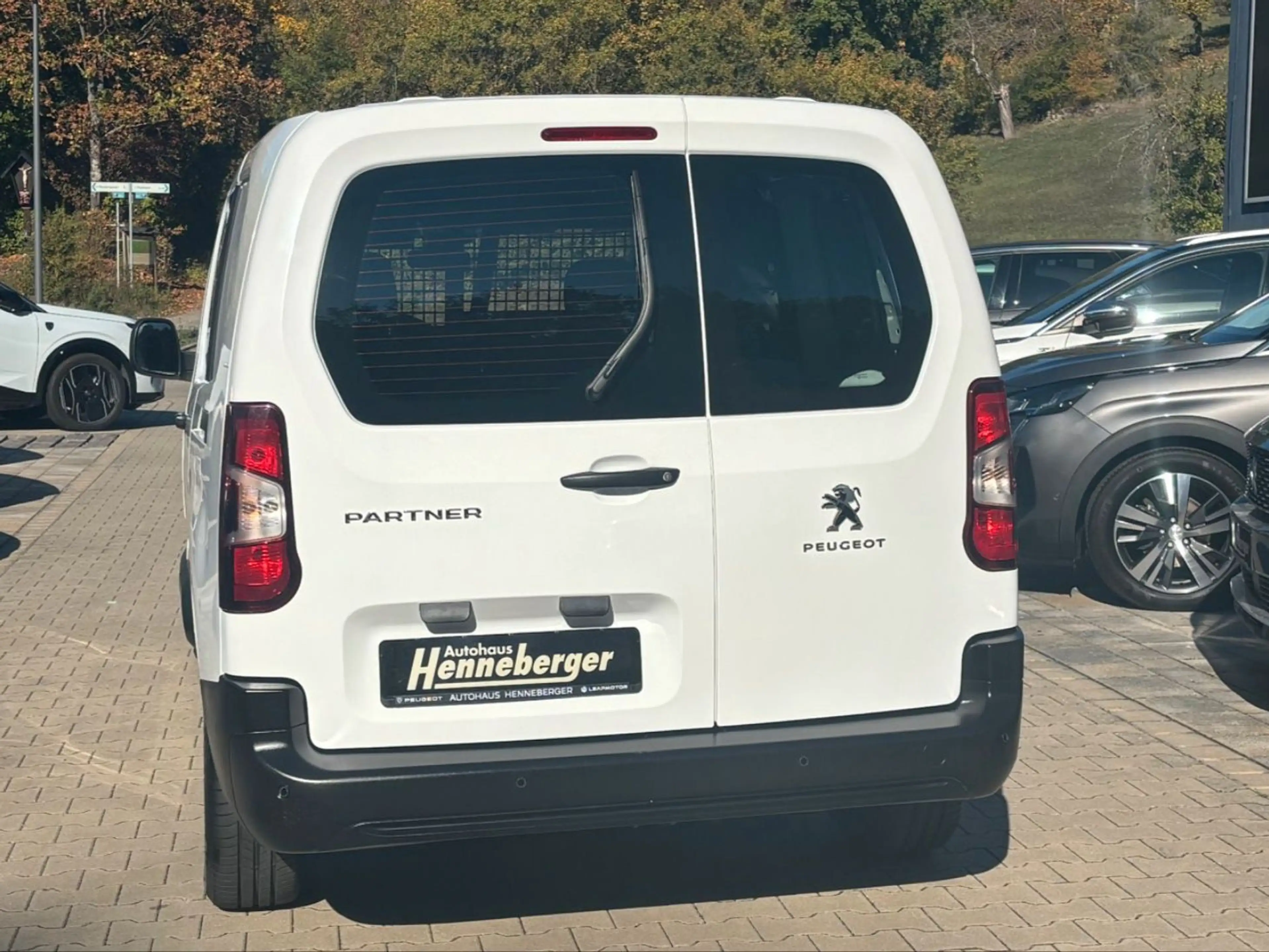 Peugeot Partner Pro FlexCab L2 | AHK Vorbereitung | PDC — photo 6