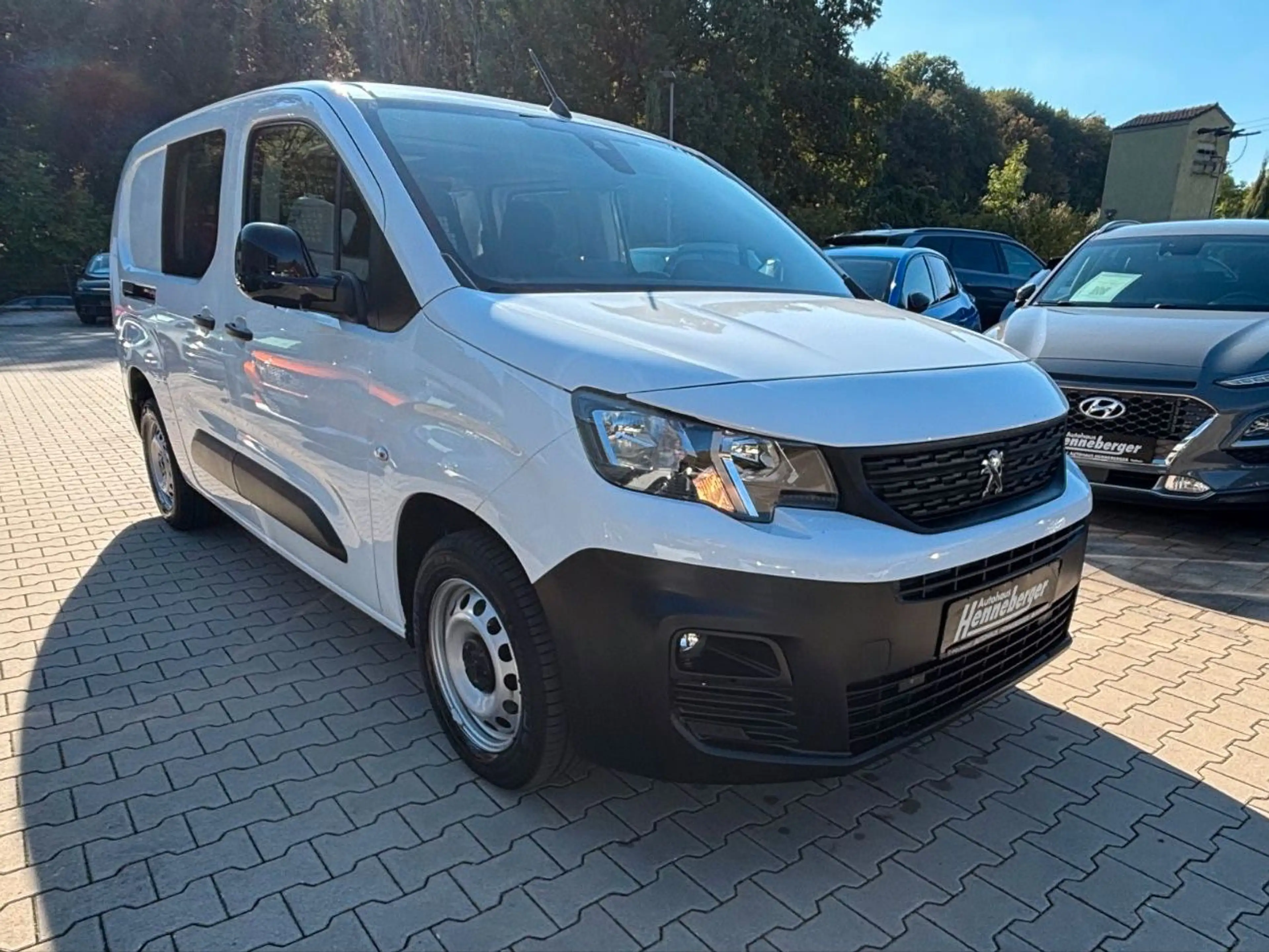 Peugeot Partner Pro FlexCab L2 | AHK Vorbereitung | PDC — photo 3