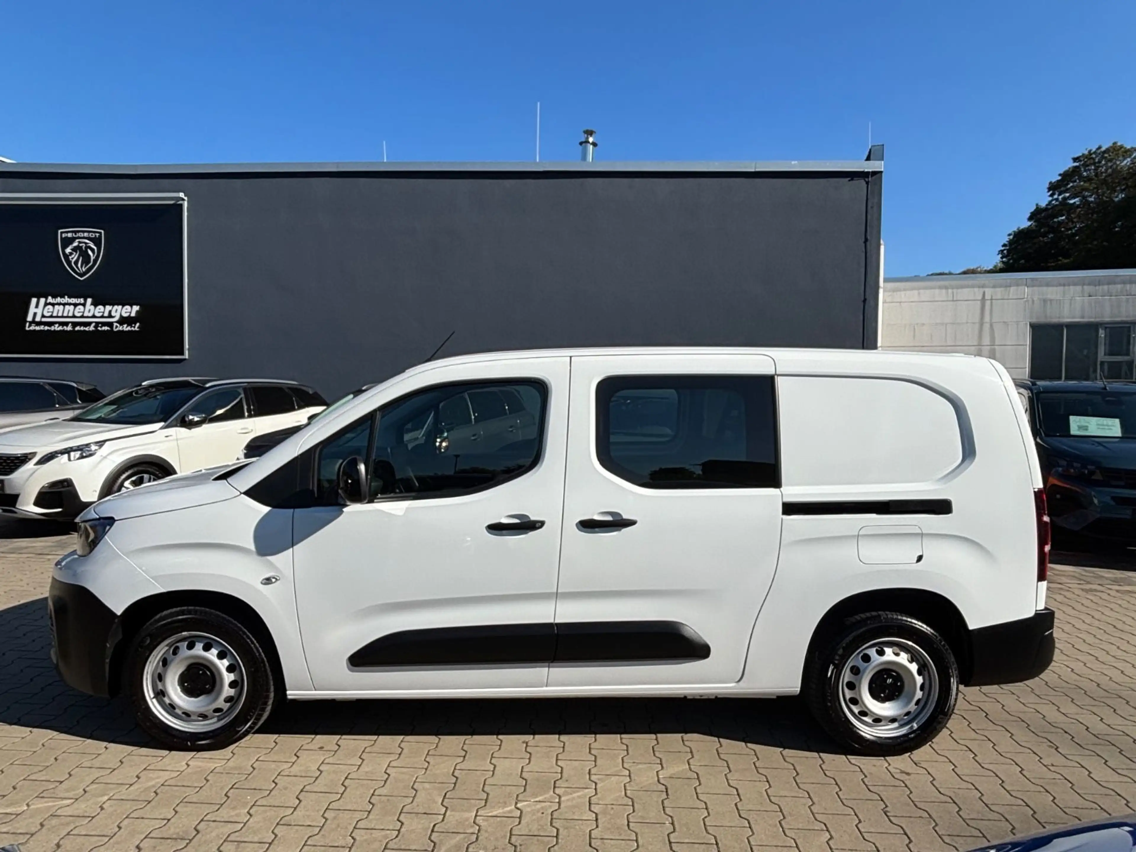 Peugeot Partner Pro FlexCab L2 | AHK Vorbereitung | PDC — photo 5