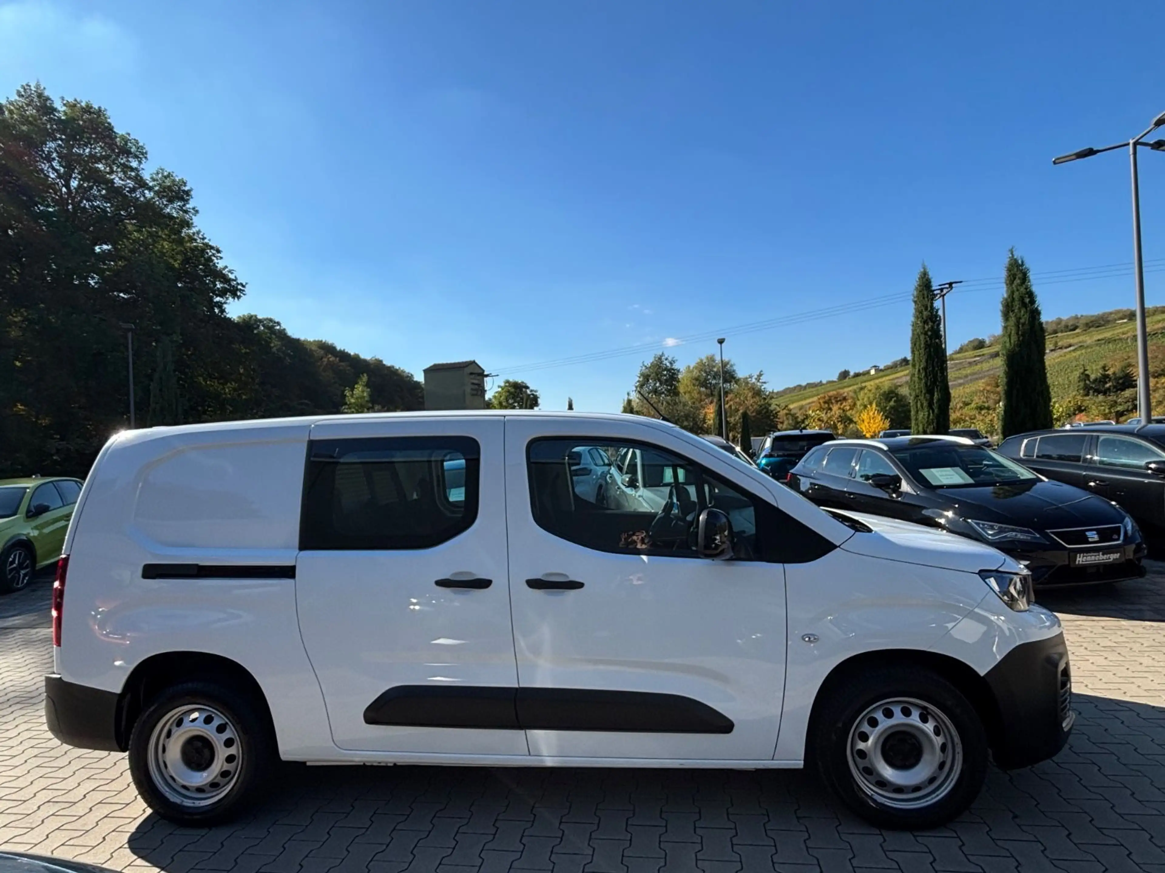 Peugeot Partner Pro FlexCab L2 | AHK Vorbereitung | PDC — photo 4