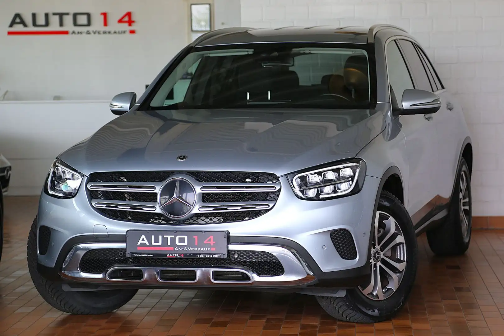 Mercedes-Benz GLC 200 4Matic 9G-T Navi LED AHK DAB Kamera Spur Argent - 1