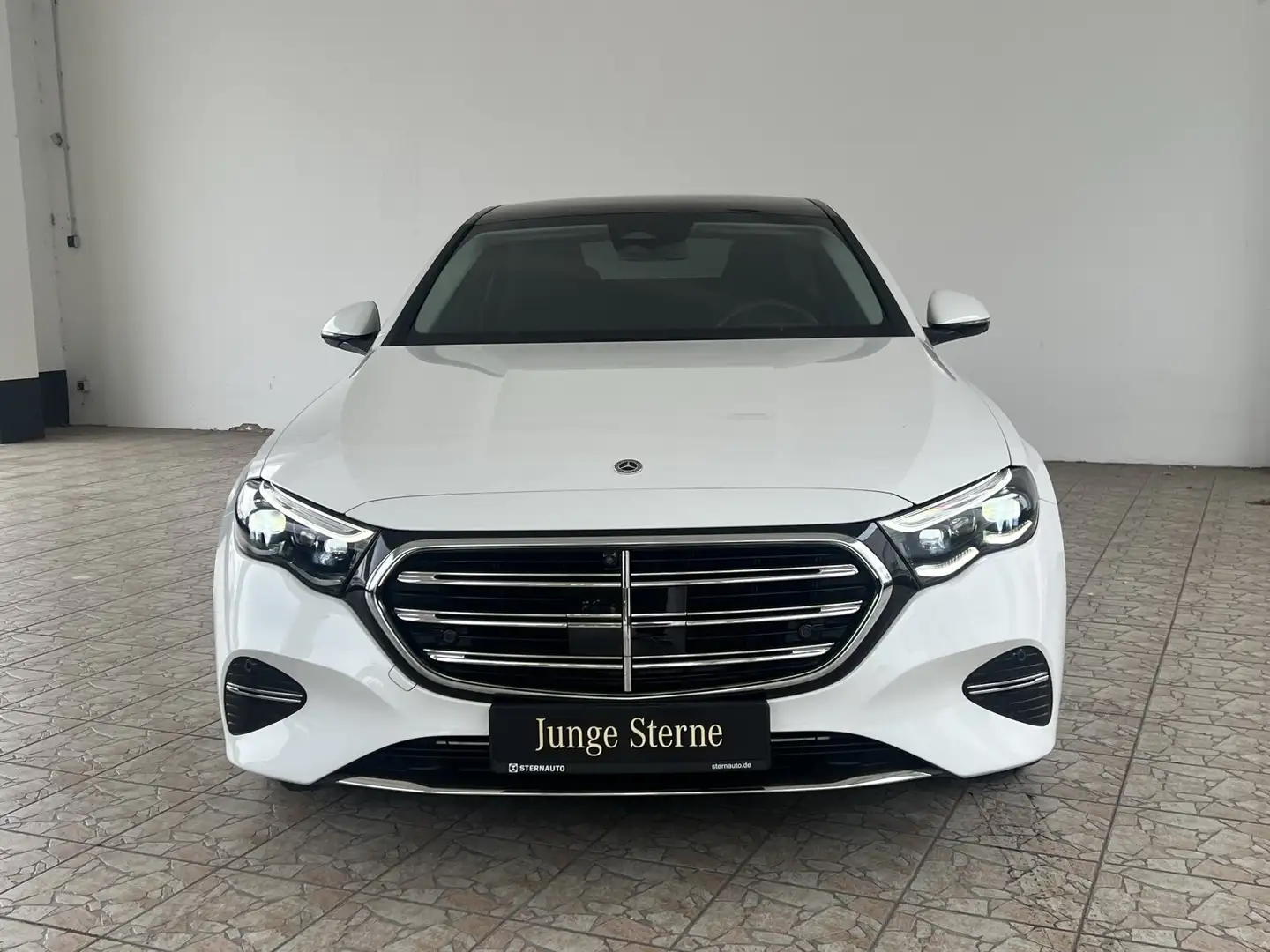 Mercedes-Benz E 220 E 220 d 4M EXCLUSIVE/Pano.-Dach/Distronic/Kamera Weiß - 2