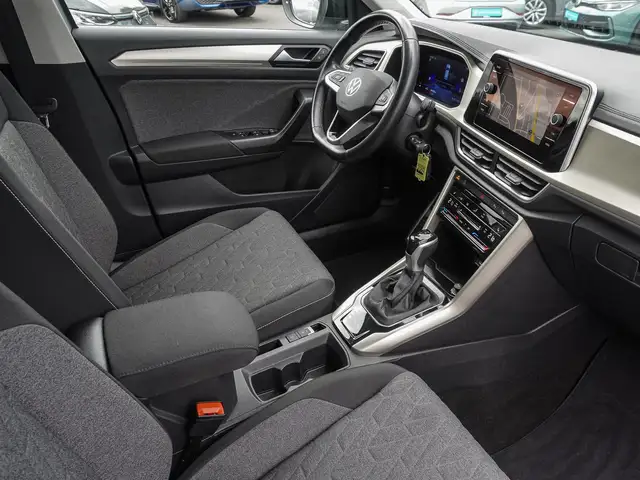 Volkswagen T-Roc view 8