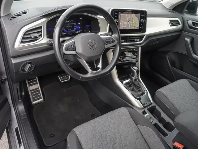 Volkswagen T-Roc view 9