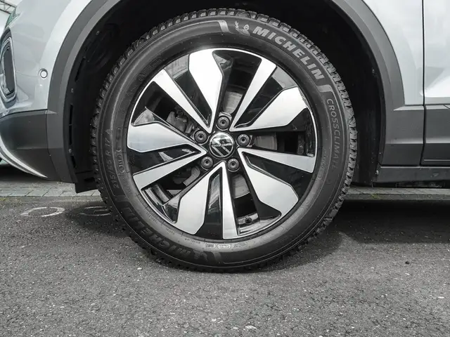 Volkswagen T-Roc view 7
