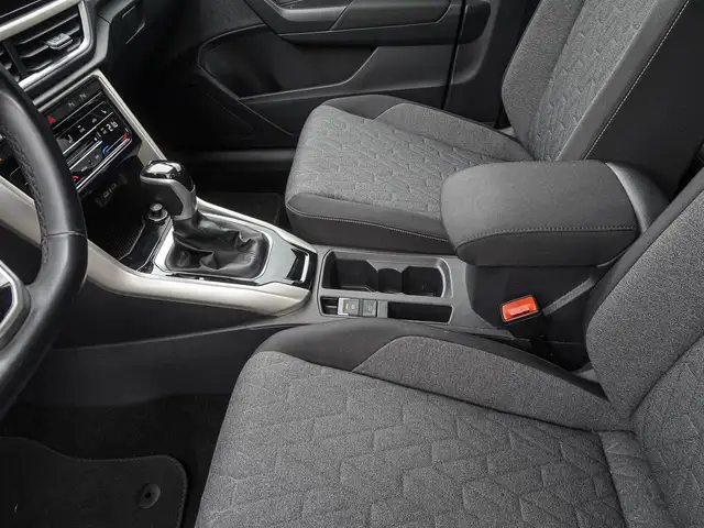 Volkswagen T-Roc view 14