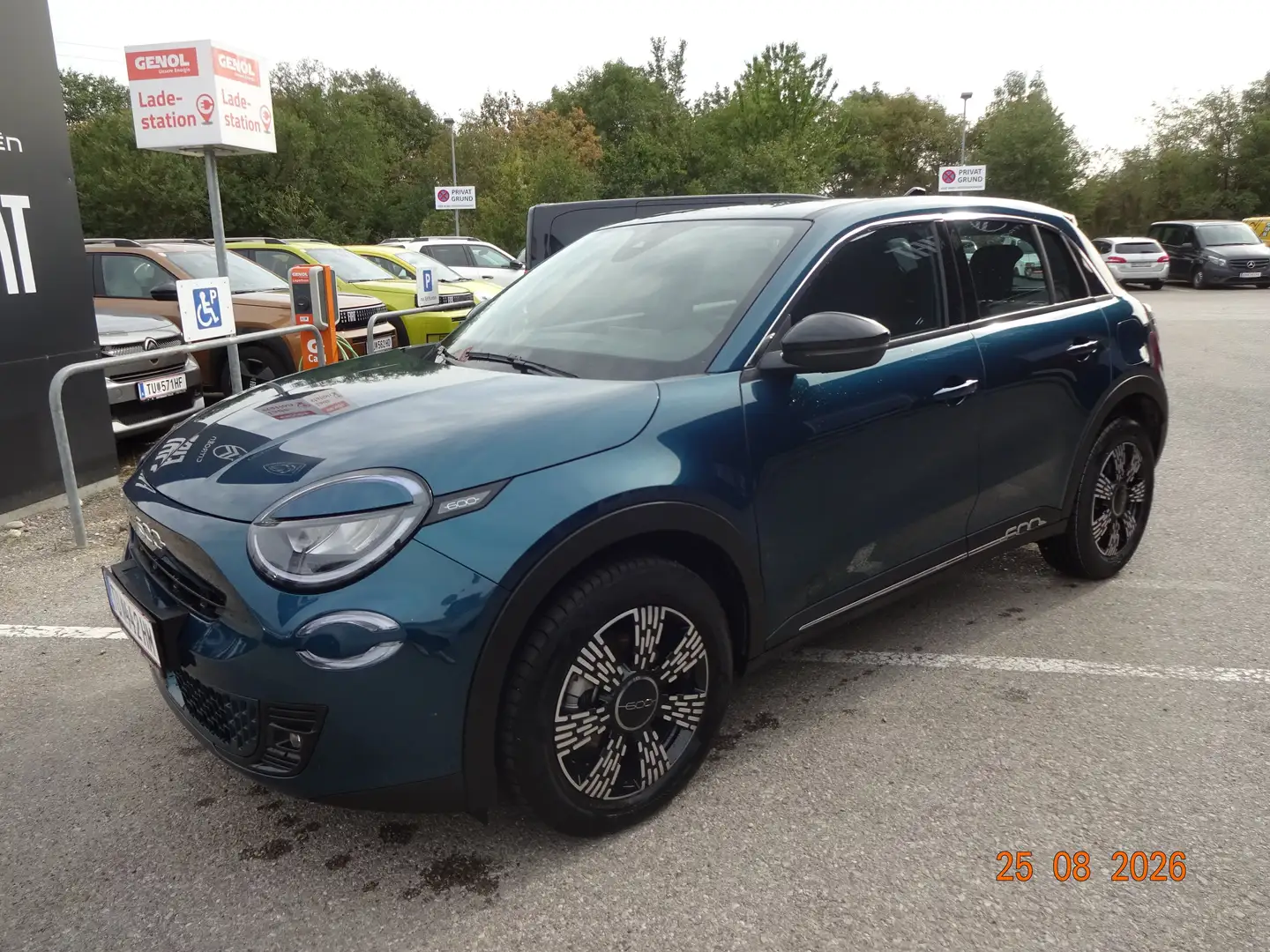 Fiat 600 Hybrid Basis Grün - 1