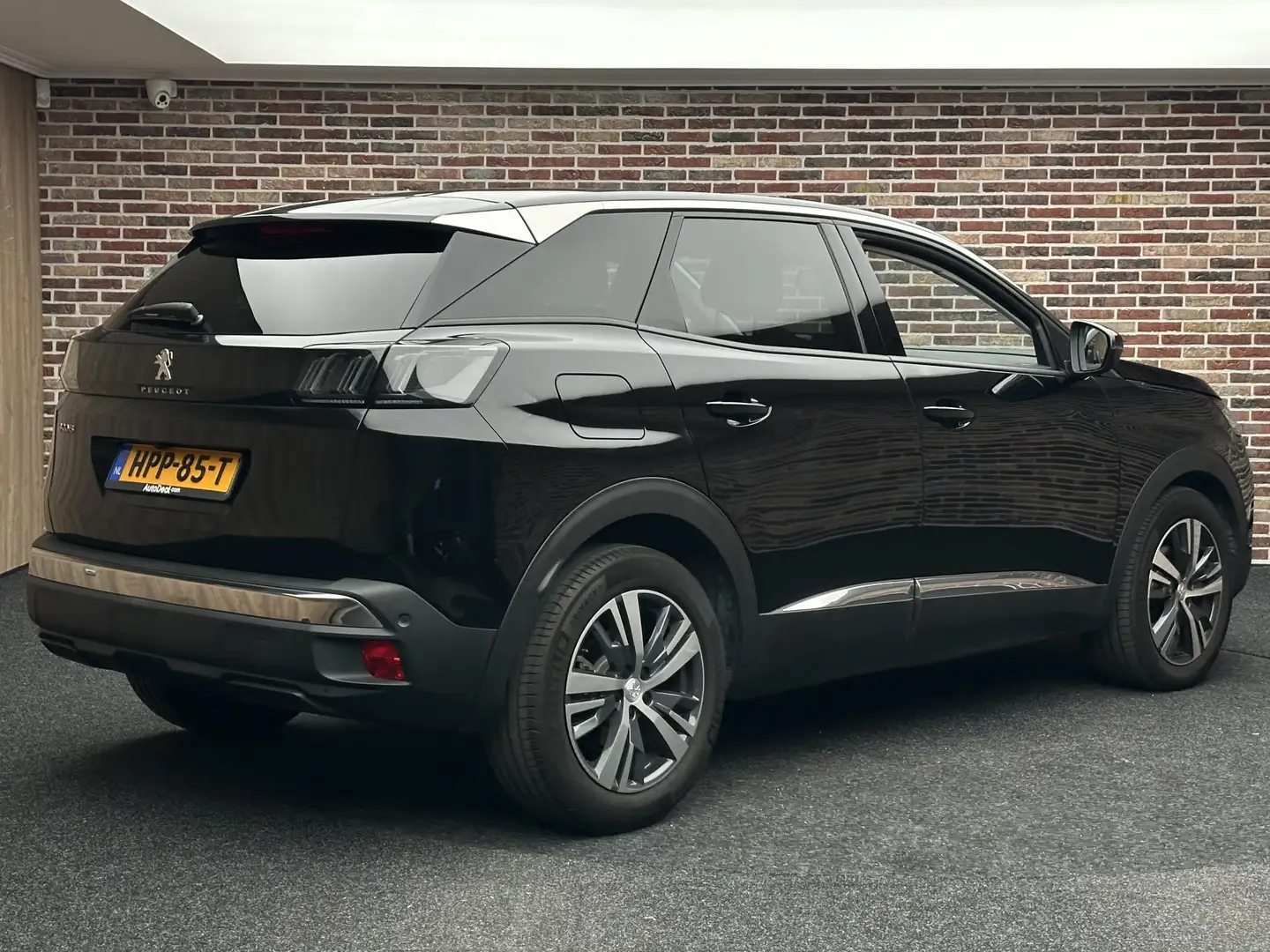 Peugeot 3008 1.2 PureTech Allure Automaat Camera Navi Zwart - 2