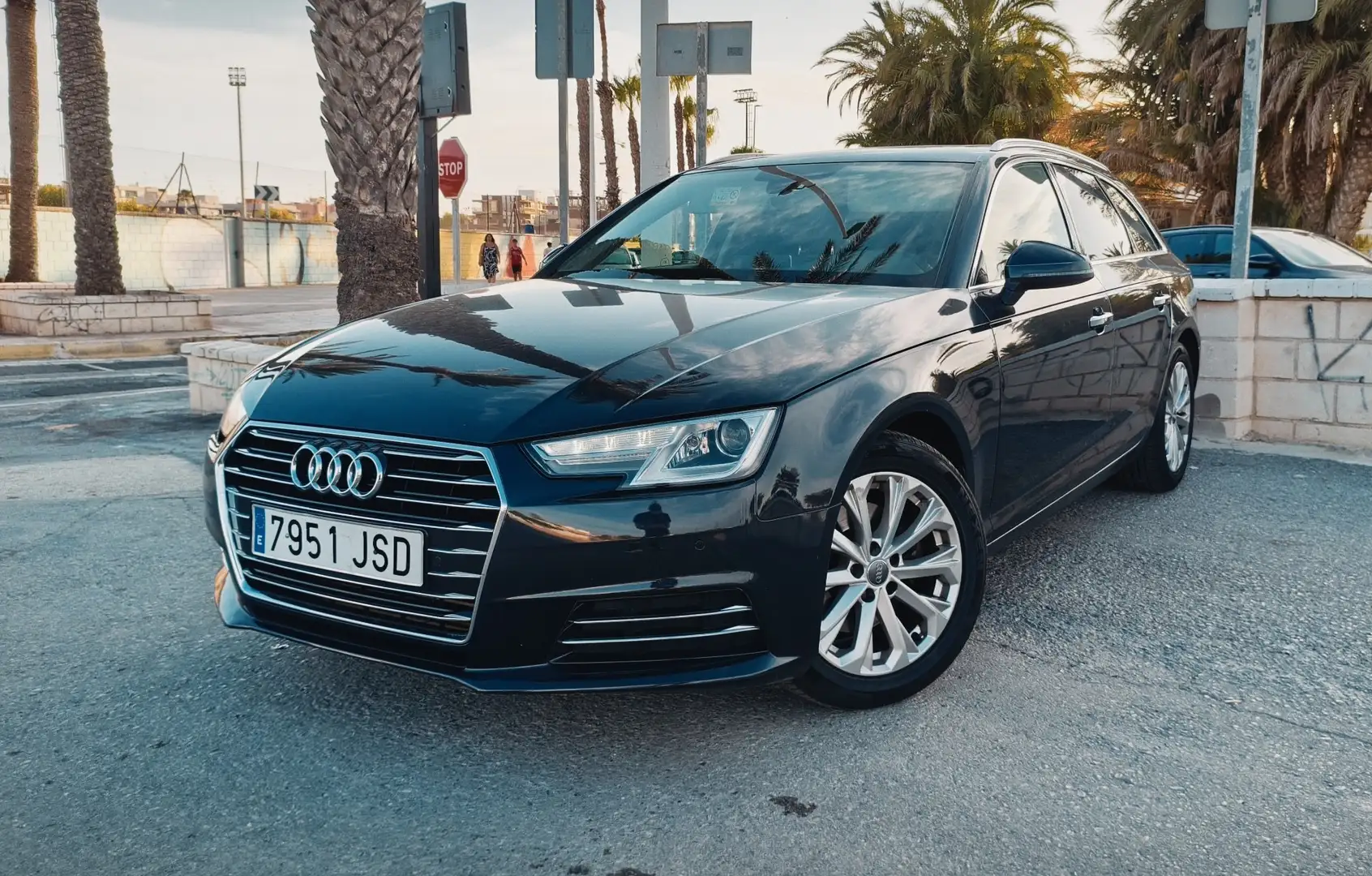 Audi A4 Avant 2.0 TFSI ultra S tronic design - 1