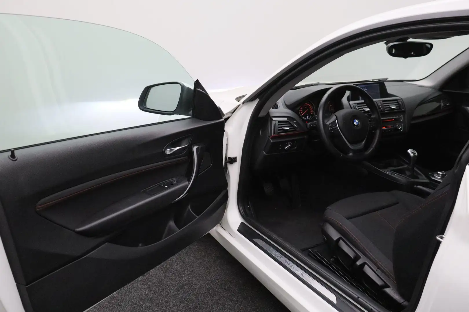 BMW 114 1-serie 114i EDE Executive 2013 NAP | Nieuwe bande Blanco - 2