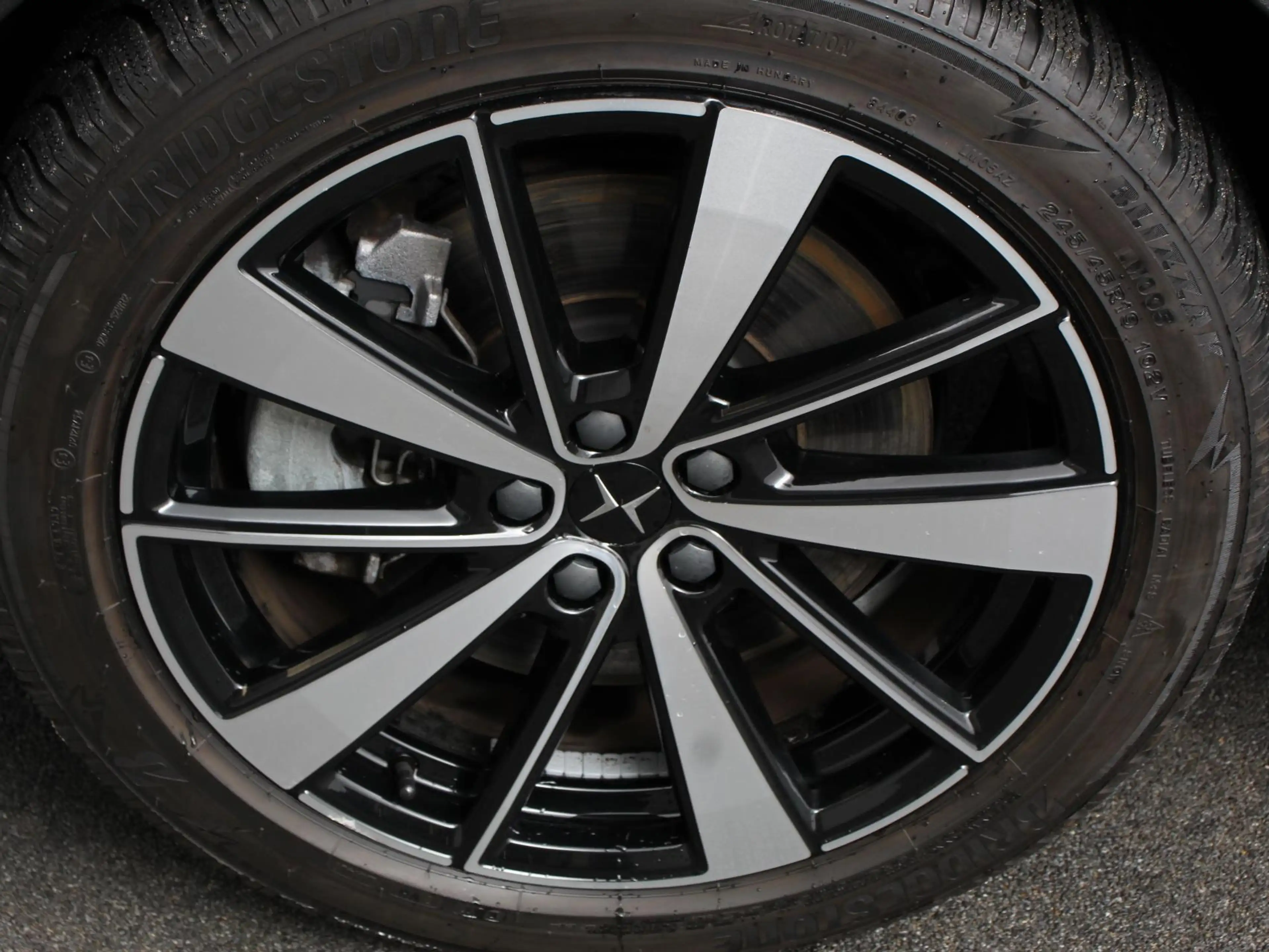 Polestar 2 Long Range Dual Motor 408pk Launch Edition 78kWh C — photo 3