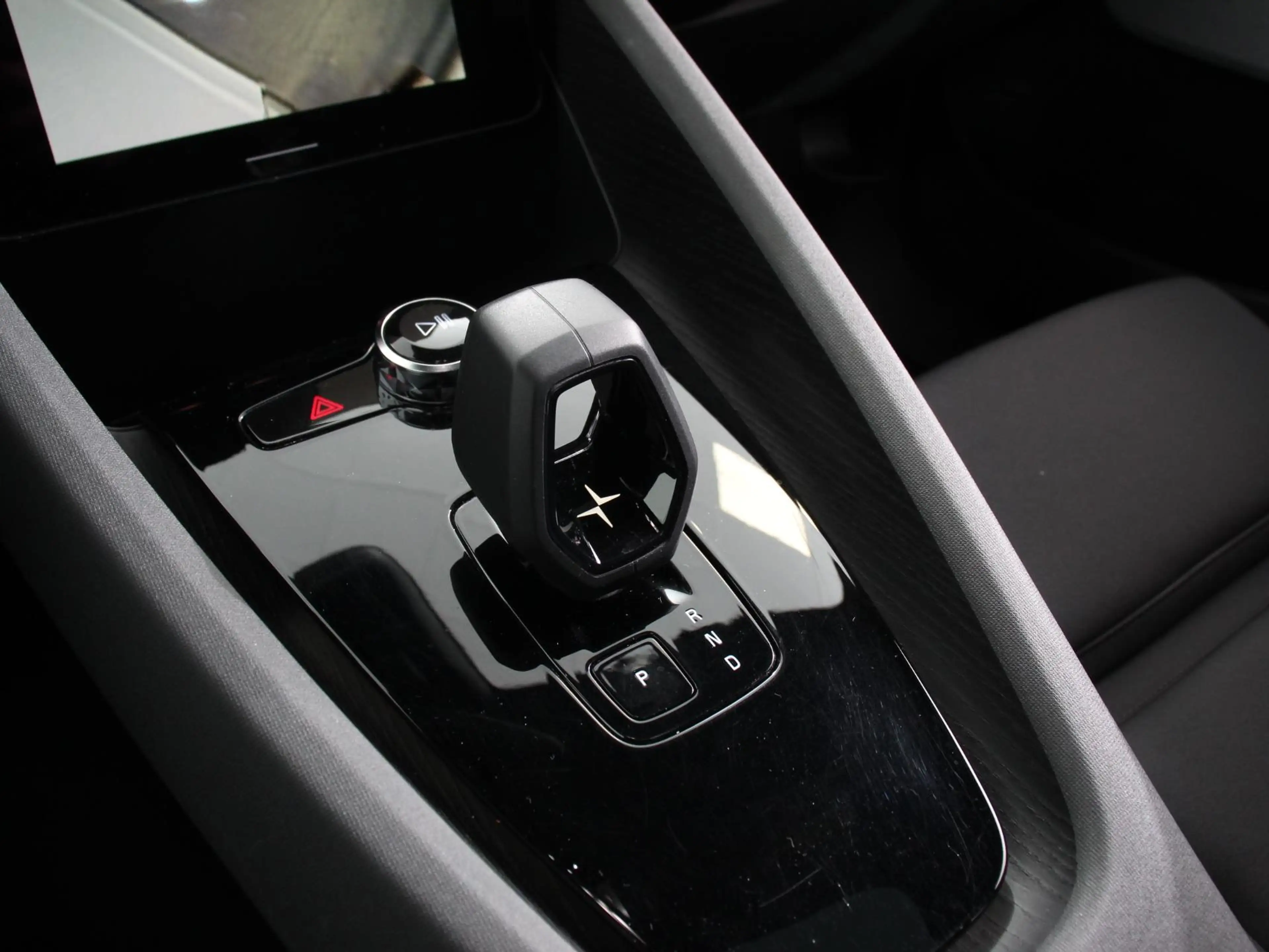 Polestar 2 Long Range Dual Motor 408pk Launch Edition 78kWh C — photo 17