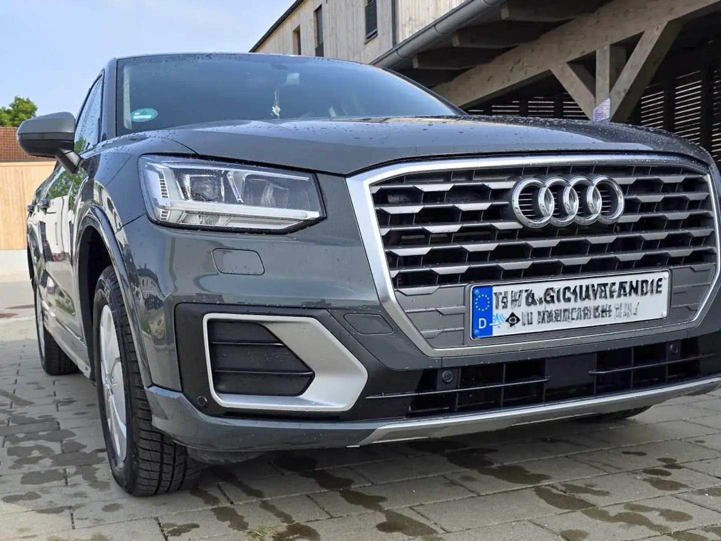 Audi Q2 Q2 30 TFSI S tronic sport Grau - 1