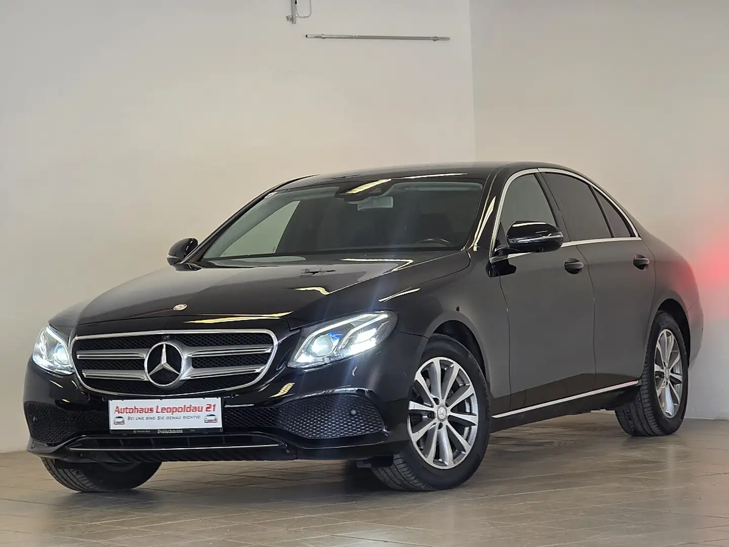 Mercedes-Benz E 220 d Aut. /360 Kamera/Head Up/Navi/Leder Schwarz - 1