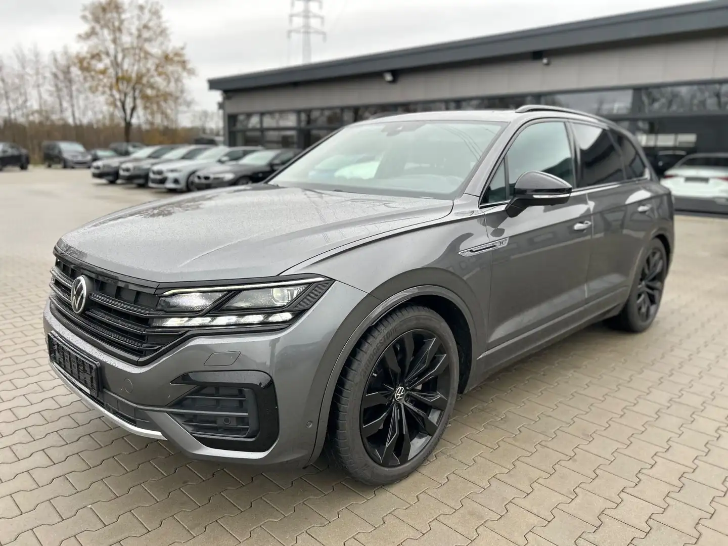 Volkswagen Touareg R-Line Black -Massage-Sitzbelü-Pano-360K Grau - 1
