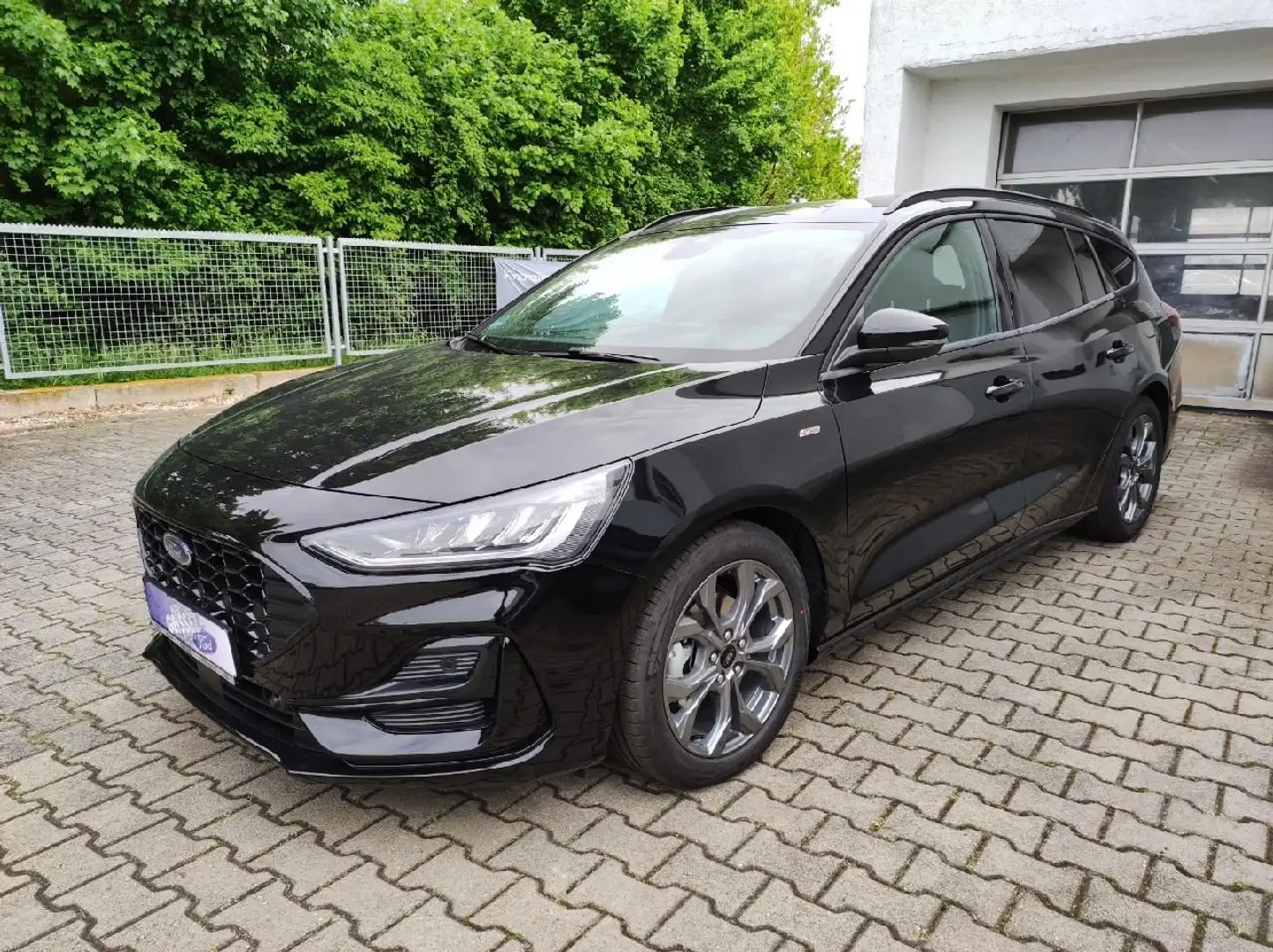 Ford Focus Turnier ST-Line ACC KeyFree LED Navi FSH Schwarz - 2