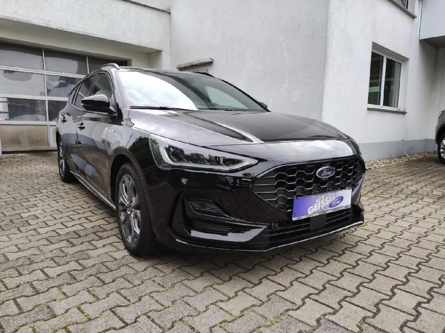Ford Focus Turnier ST-Line ACC KeyFree LED Navi FSH Schwarz - 1