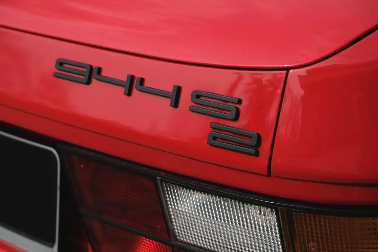 Porsche 944