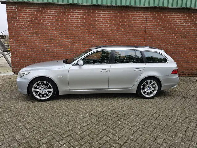 BMW 5 Series view 8